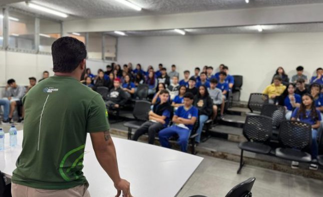Vereador promove palestra sobre bullying em escola estadual de Rondonópolis