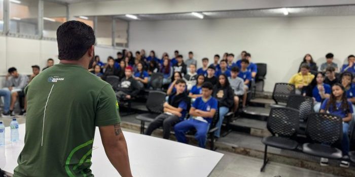 Vereador promove palestra sobre bullying em escola estadual de Rondonópolis