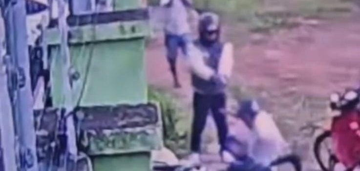 Vídeo forte flagra idoso sendo executado a tiros em plena luz do dia em MT; assista
