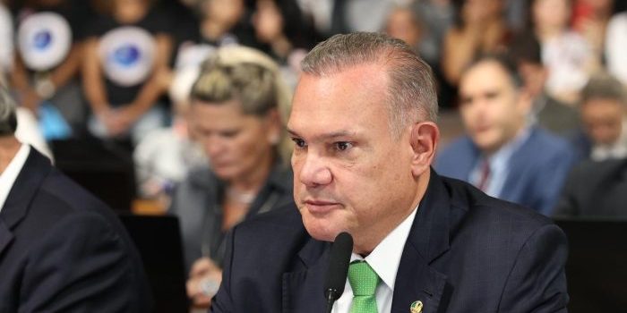 Wellington Fagundes destaca conquista com novo piso para médicos e dentistas