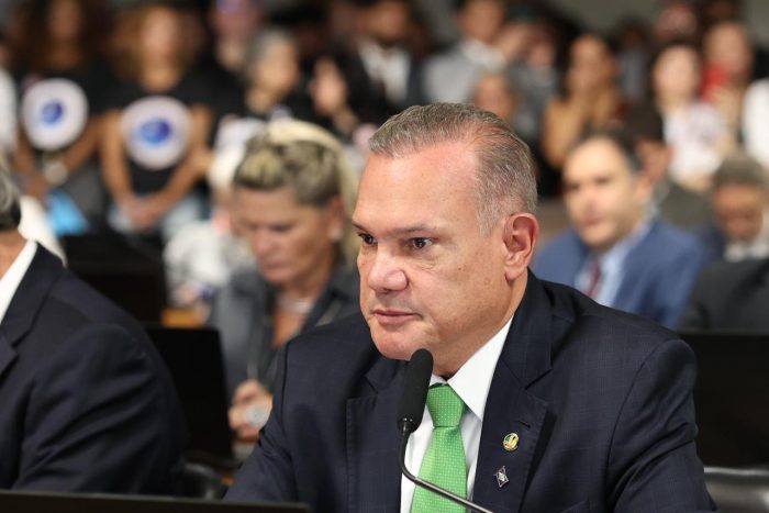 Wellington Fagundes destaca conquista com novo piso para médicos e dentistas