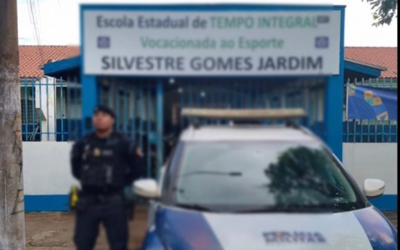 Aluno chega atrasado, se recusa a cantar o Hino Nacional e xinga militares em escola de Rondonópolis
