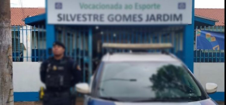 Aluno chega atrasado, se recusa a cantar o Hino Nacional e xinga militares em escola de Rondonópolis