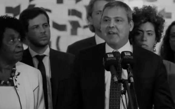 Após ataques a Flávio Bolsonaro, petistas seguem sem assinar CPMI do Banco Master