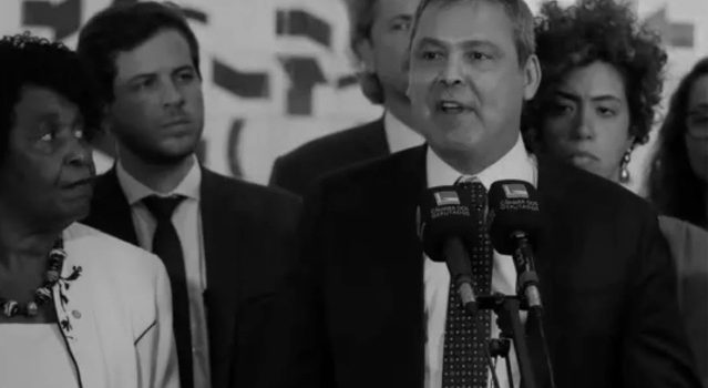 Após ataques a Flávio Bolsonaro, petistas seguem sem assinar CPMI do Banco Master
