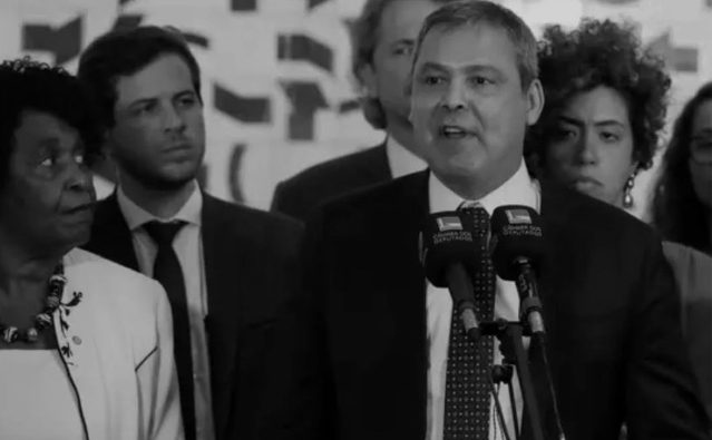 Após ataques a Flávio Bolsonaro, petistas seguem sem assinar CPMI do Banco Master