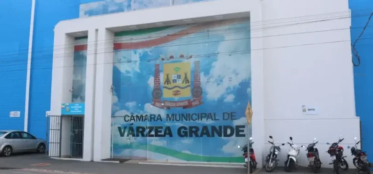 Briga pelo comando da Câmara de Várzea Grande vira guerra judicial e sessão extraordinária causa nova polêmica
