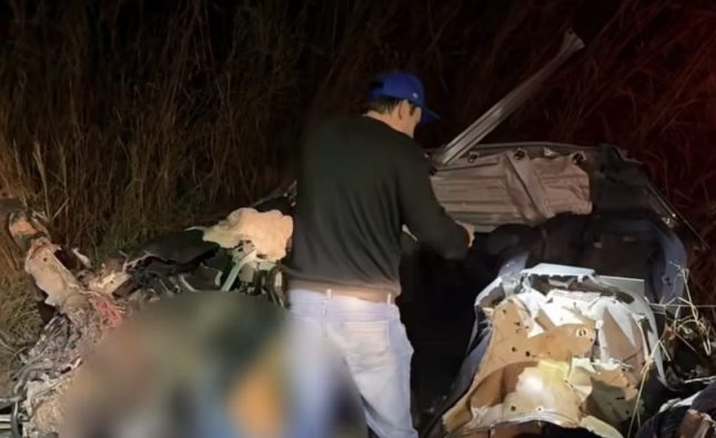Casal morre em colisão fortíssima e três filhos menores acabam feridos no Hospital Regional; vídeo forte