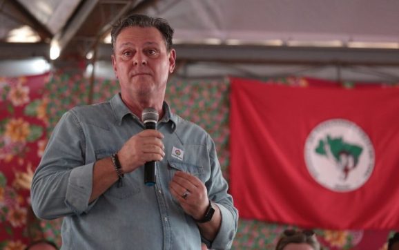 Custo de uma traição: Após trocar bolsonarismo por petismo, Carlos Fávaro lidera rejeição ao Senado