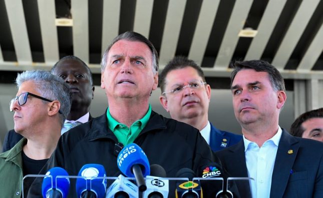 Defesa de Bolsonaro articula pedido de redução de pena