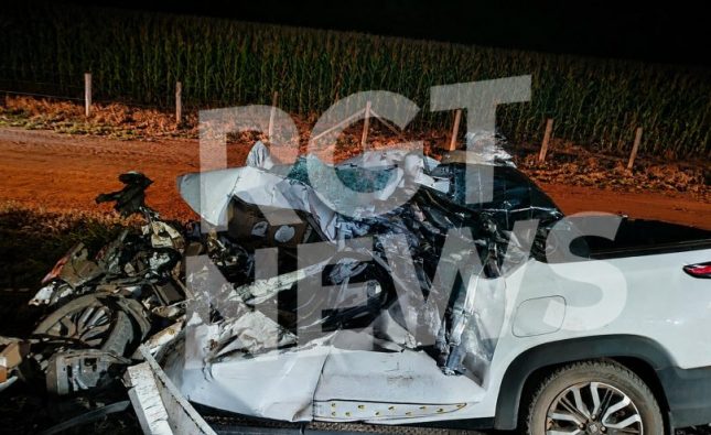 Duas pessoas morrem presas às ferragens após colisão entre picape e caminhão na MT-130; imagens