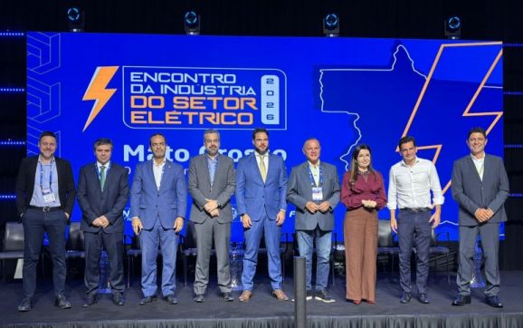 Fagundes defende expansão energética e industrialização durante encontro do setor elétrico em Cuiabá