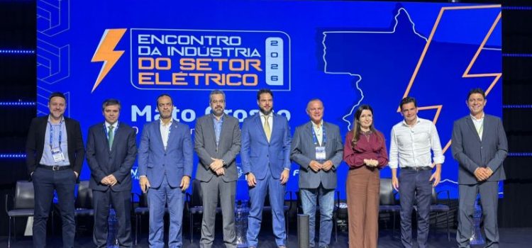 Fagundes defende expansão energética e industrialização durante encontro do setor elétrico em Cuiabá