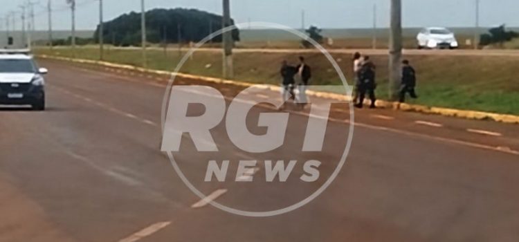 Fuga rumo a Rondonópolis termina com criminoso sem gasolina e preso ao tentar atravessar a BR-163; vídeo mostra tudo