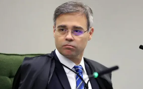 Mendonça suspeita que defesa de Vorcaro vazou áudios com Flávio