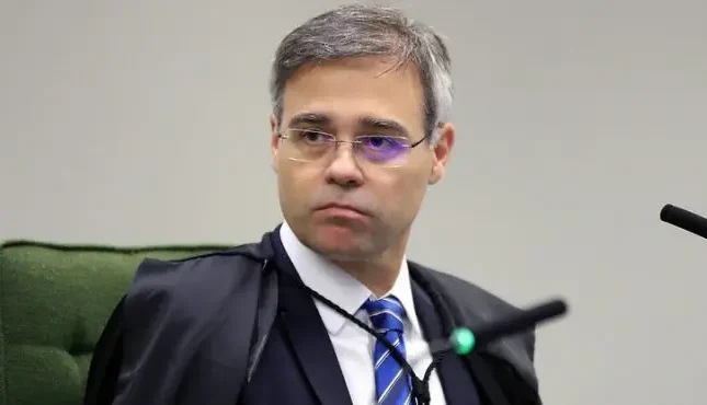 Mendonça suspeita que defesa de Vorcaro vazou áudios com Flávio