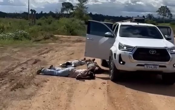 Mistério: três homens são assassinados em Hilux as margens da BR-163; vídeo forte