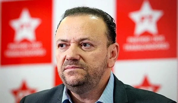 PT cometeu erro ao não assinar CPI do Master, diz Edinho Silva