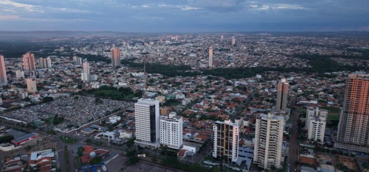 Quase metade dos adultos brasileiros está inadimplente, revela levantamento