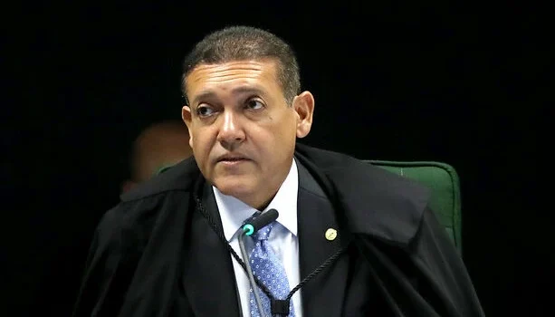Senadores pedem suspeição de Nunes Marques na CPI do Master