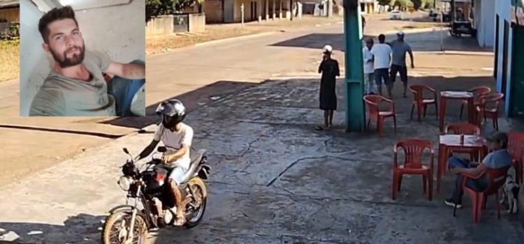 Vídeo mostra homem sendo morto com golpe de canivete no pescoço na frente de bar em MT; imagem fortíssima