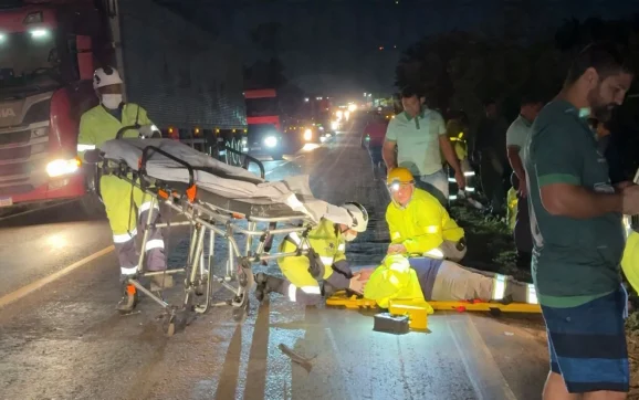 Acidente envolvendo 3 veículos deixa 15 feridos na BR-163; van levava trabalhadores da Rota do Oeste