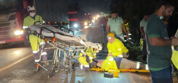 Acidente envolvendo 3 veículos deixa 15 feridos na BR-163; van levava trabalhadores da Rota do Oeste