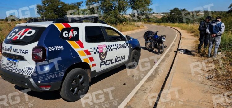 Amostradinho flagrado fazendo arruaça tenta meter fuga, empina moto e acaba preso em Rondonópolis; assista