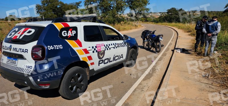 Amostradinho flagrado fazendo arruaça tenta meter fuga, empina moto e acaba preso em Rondonópolis; assista