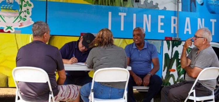 Câmara Itinerante recebe demandas da comunidade durante ação na Vila Mamed