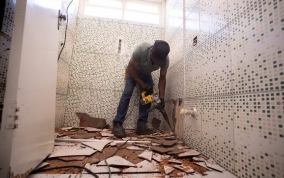 Entregue em total abandono pela gestão Pátio, Hospital da Lions segue com intervenções em diferentes setores