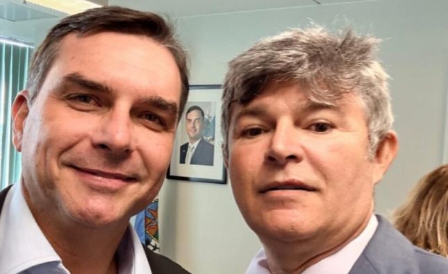 Flávio Bolsonaro estará ao lado de Medeiros na Marcha para Jesus em Cuiabá