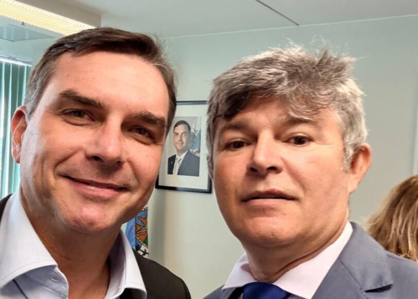 Flávio Bolsonaro estará ao lado de Medeiros na Marcha para Jesus em Cuiabá