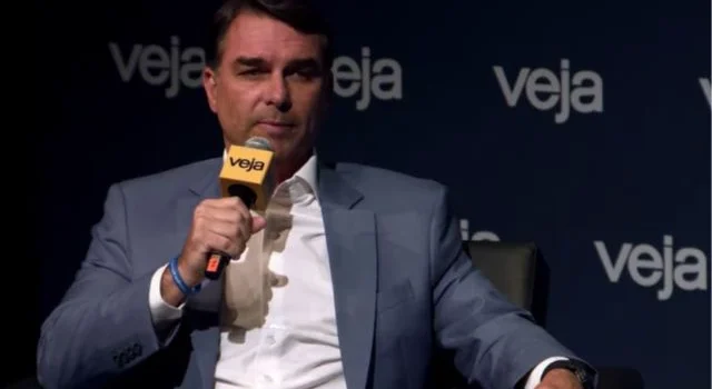 Flávio defende fim da reeleição e suspensão da reforma tributária