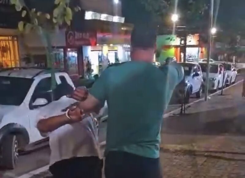 Homem que atacava e assediava mulheres durante corridas é preso em Rondonópolis; vídeo mostra prisão