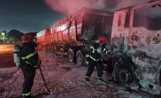 Mistério: carreta é destruída pelas chamas em frente a empresa em Rondonópolis; vídeo