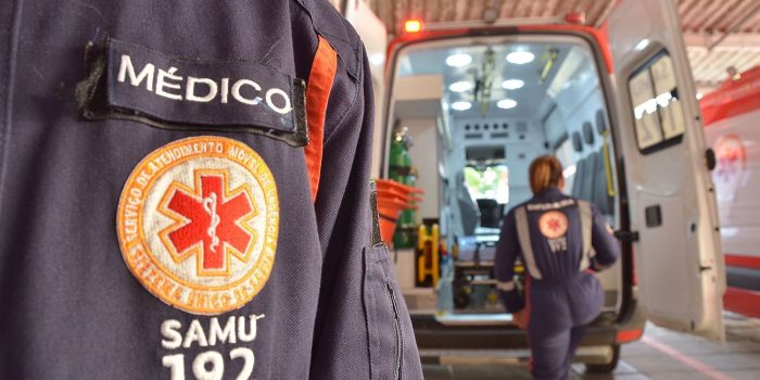 Motociclista fica em estado gravíssimo após colisão com carro em frente à ADM em Rondonópolis