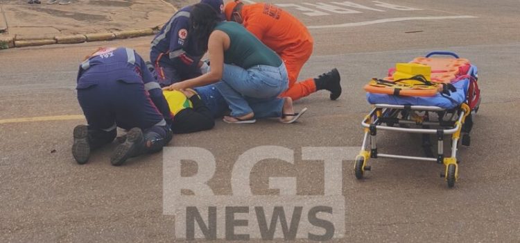 Motociclista sofre fratura na perna após forte colisão com carro na Vila Aurora em Rondonópolis; vídeo