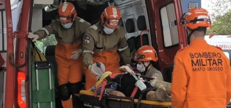 Motociclista sofre traumatismo craniano após forte colisão e vai parar no Hospital Regional