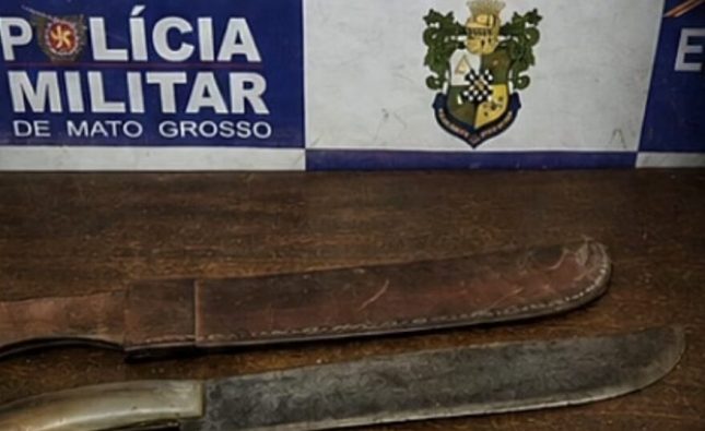 Mulher quase perde os dedos após ataque do marido com facão por desconfiar de chifre em Rondonópolis