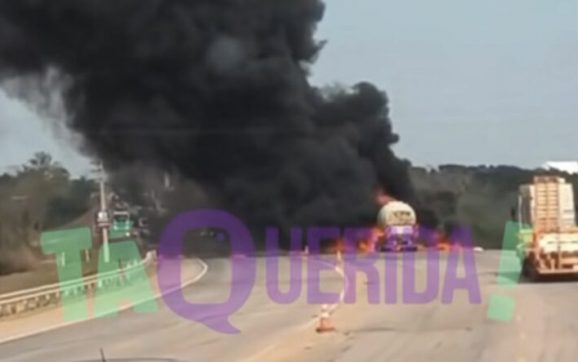 Múltiplos veículos se envolvem em acidente e caminhão-tanque explode em MT; vídeo impressionante