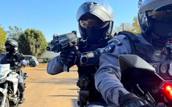 PM acaba com a farra de tornozelado que se dizia ‘impegável’ e ostentava mandado de prisão em Rondonópolis