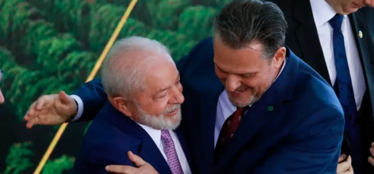 Pesquisa: ligado a Lula, Carlos Fávaro lidera rejeição ao Senado em MT