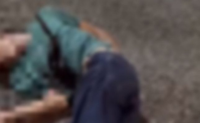 Vídeo forte mostra homem que se matou a facadas após causar acidentes em MT