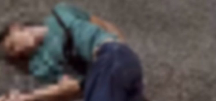 Vídeo forte mostra homem que se matou a facadas após causar acidentes em MT