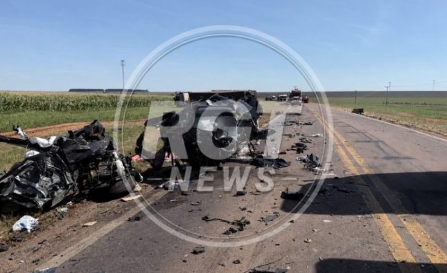Vídeo impressionante mostra carro partido ao meio em acidente que deixou casal morto na BR-364