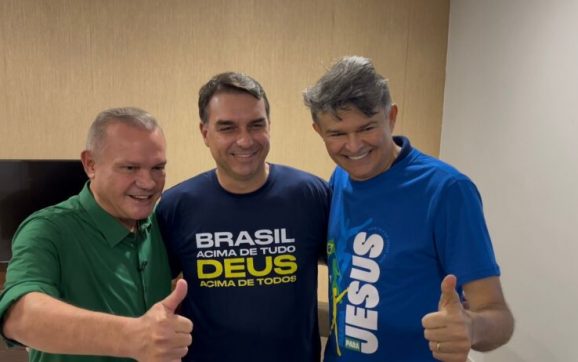Wellington Fagundes recepciona Flávio Bolsonaro em Cuiabá durante a 29ª Marcha para Jesus