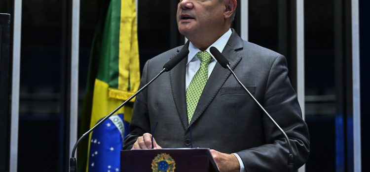 Após defesa em plenário, Wellington celebra aprovação de projeto que fortalece a proteção às mulheres