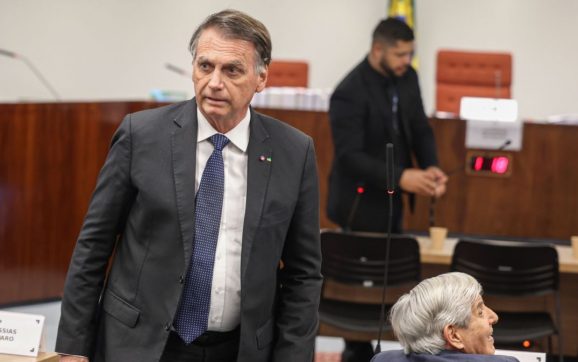 Bolsonaro não cometeu crime em caso de arma apreendida, diz PCDF