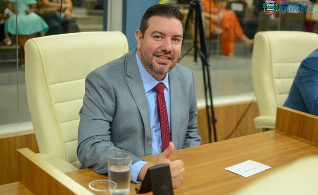 Câmara aprova pedido de licença do vereador Renan Dourado